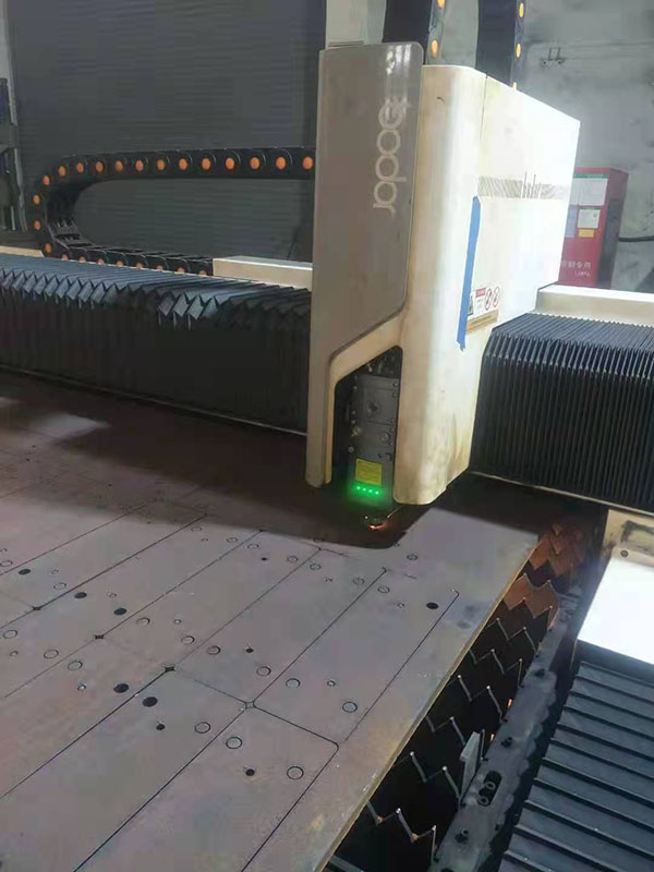 12000W的激光切割機